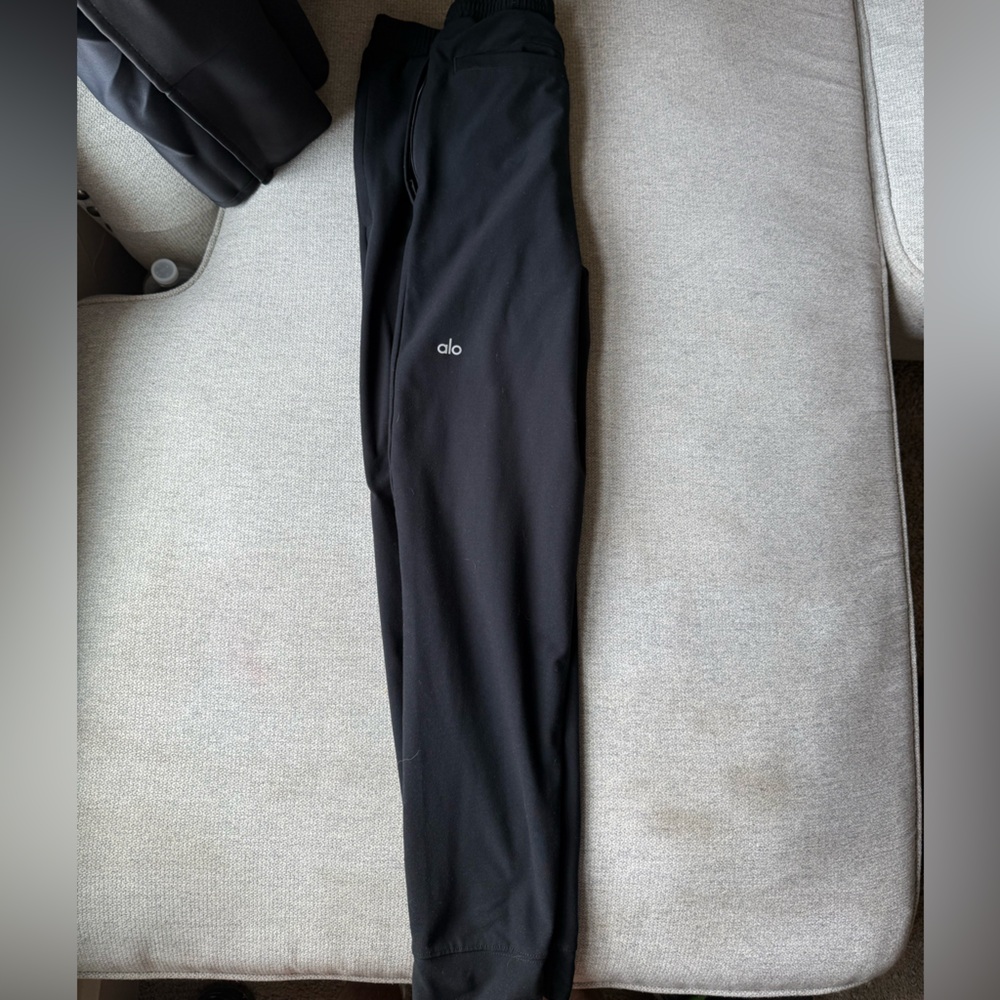 BRAND NEW! Alo Black conquer max performance jogger